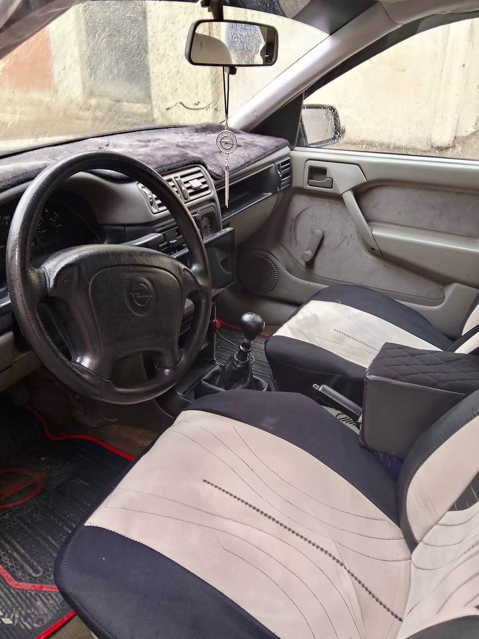 اوبل فكتره مديل 1990محدثه كامل 1995
محرك 20 كير ومحرك شرط 
كير عادي 
سياره فول فول ما تصرف عليها ربع 
سياره ب اسمي اني الشرعي تحويل شرط +كربون بنزين 
ايبيئس + بوار ستيرن ريشه 
سلايت طكتين كهرباء 
بيها صبغ مكانات اثر تقحيل ما بيها لا ضربه ولا معجون فقط دئر واحد مصلح  بدنه مبدله من الخارج 
تيرات و ياله جدد كص 
طخم الكدام والوره جديد ما صار شي من سويته 
والداخل بعده جديد طك الكرتون حيل نضيف بطاين جدد 
لايت عدسه شرط مال خاويه متغير الون على الجهاز 
 منضومه زينون عالي ناصي 
سياره حيل نضيفه ومال بيت  تخذها تدعيلي 
سعرها 48 وبيها مجال قليل  
مكاني موصل 
رقم  ***********/ ***********
