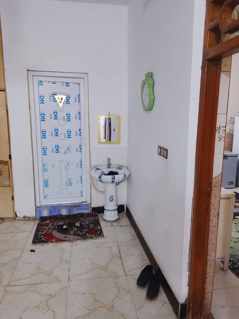 ياالله 
سلام عليكم 
الدار الببع طابو صرف مساحه 
((200)) متر طابقين جاهز السكن
الماجديه سيد جميل خلف شارع 20
طابق اول غرفتين نوم وصاله ومطبخ 
واستقبال وحمام داخلي وصحيات خارجيه 
طابق ثاني غرفتين نوم وصاله واستقبال ومطبخ وحمام داخلي وصحيات خارجيه 
البيت مسحوب علي مبادره يعني تدفع مقدمه  انته سدد 
شهريه البيت مطلوب 60 مبادره 
استفسار اتصل بل ارقام تاليه 
((***********))((***********))
اخوكم أبو عراق....
