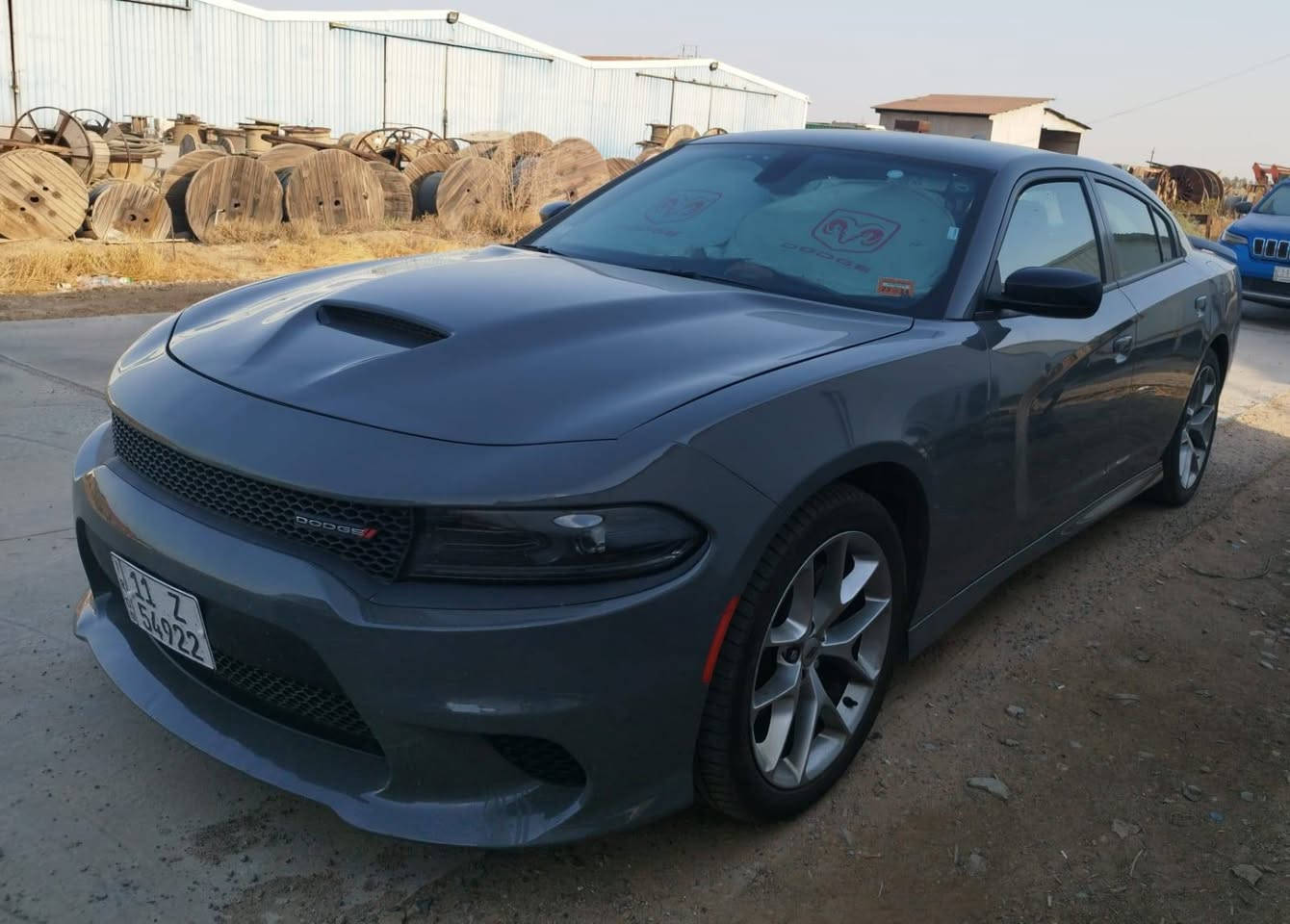 السلام عليكم
للبيع دوج چارجر 2023 GT اخر اصدار 

اللون اسمنتي مميز

العداد 55 الف مايل وجانت ماشية 46 بأمريكا

الضرر كما موضح بالصور والسونار حافة البنيد فقط معدل ومصبوغة بدون داخل اخت الكلين وبدون ايرباك

رقم بغداد انكليزي 

محرك 6 سلندر 3.600

مواصفات GT معروفة

انظمة قيادة Super track pack , sport

بصمة تشغيل عن بعد وابواب، كشن السائق كهرباء، شاشة كبيره تدعم نظام ابل كار بلي، كاميرا دواره، تبريد قطعتين، حساسات خلفية، كروز سرعه، تحكمات ستيرن

لايت زنون بلادي من الشركة

السعر 28300$ 

عنوان بغداد السيدية

السيارة جديدة استخدام شخصي ومداريهة دهن اصلي وبنزين محسن وبيهة بصمتين وكتلوك الشركة وياهة

للتواصل ***********
