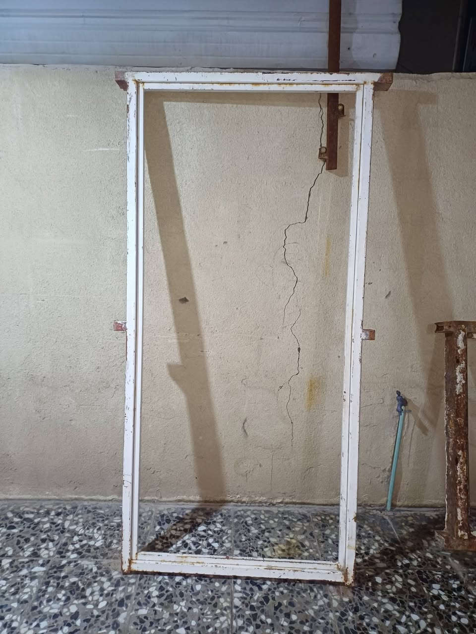 شبابيك اثنين وبيبان اثنين وفريمات شبابيك ثنين كلهن نقشه وحده تسكام  مكاني كربلاء  الشراي يتصل ***********
