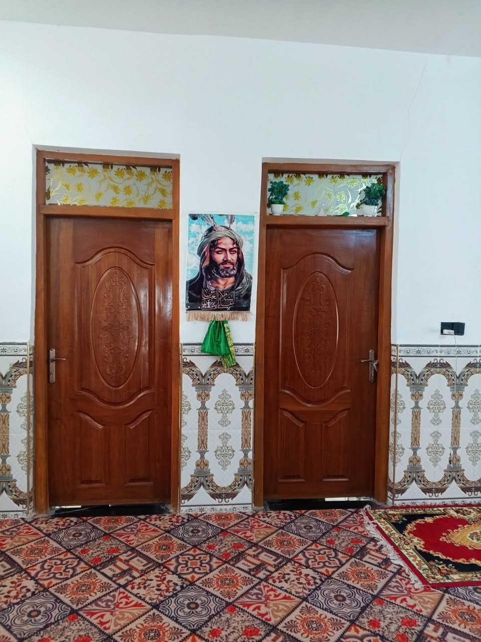 سلام عليكم  بيت للبيع طريق دغاره ديوانيه مجمع النسيب مساحه300متر ***********
بي واتساب
