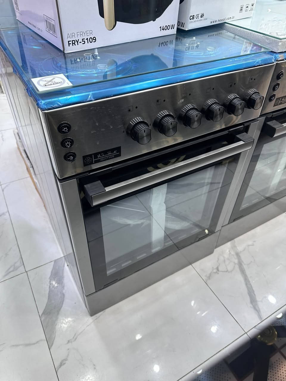 السلام عليكم مجمده للبيع وطباخ ثنينهن جددد مامستخدمات. عنواني كربلاء. حي العامل حتئ. توصيل عندي لل شراي لتواصل عل الرقم ***********
