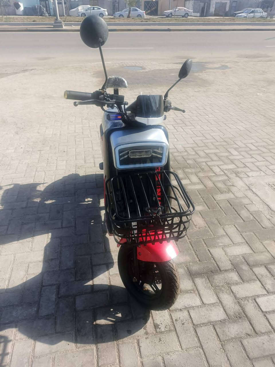 السلام عليكم 
ار مديل مديل 2025
5بطاريات حجم كبير 32 امبير 
4 نمر سرعه 109 سرعه حقيقيه 80 
دراجه مكفوله كفاله عامه ستخدام شهر ونص كهربائيات كلهه شغاله لايت عالي وناصي دبل اشاره ونشره اماميه  اشاره يمنه ويسره وهورن وبلوتوث تجي وشوف بعينك دراجه وكاله 
وياها سويجين وبصمه وكارتين وكفات  السعر 475 وبيها مجال قليل حك الجيه 
واتساب ***********
عوان بصره امن الداخلي قرب حسينيه اصحاب الكساء
