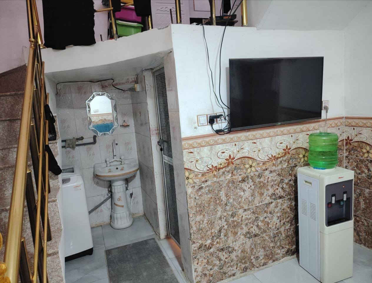 🏠 دار للبيــــــــــع طابو زراعي سند25 
فـــــي حـــــــي الأمام
 قرب المستوصف الشارع العريض المؤدي الي شارع 80 
______________
المساحـــــــة //230م
الواجهــــــــــة  // 10م
النـــــــــــــــــــزال// 23 م
________________
الدار يتكون من
🧱🏗️ #الطابــــــــــــــق #الأرضـــــــــــــي
غرفــــــــــتن وصالـــــــــة وهـــــــــــول ومطبـــــــــخ ومجمــــــــــع صحيــــــــات وطارمــــــــــــة ...
🧱🏗️ #الطابــــــــــــــق #الثانــــــــــــــــي
غرفتيـــــــــــن وهــــــــــول 
الدار يتكون من ٤ غرف نوم 

________________💲
 السعــــــــر 
💰💰 165‪ مليون 

_____________
#مكتـــــب
  🌛🌐البدور للعقارات والمقاولات 🌐🌜
#الكائـــــــــن
   فـــي ⇩ شارع 80 حي الضباط 
مقابل مجمع جوهره الفرات 
  📞***********‪ 
___________________________________
_____________________________________________
