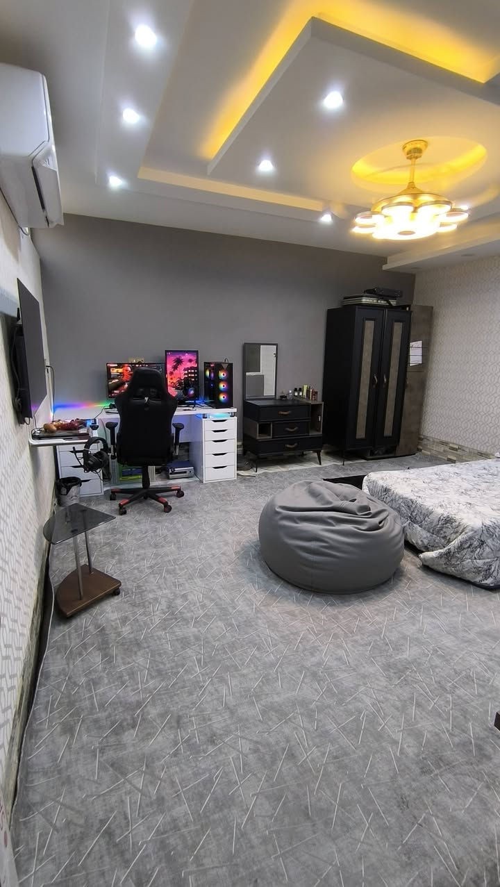 السلام عليكم
غرفة نوم شبابية للبيع مستعملة شي قليل وبعدها جديدة
الغرفة تركية ماركة ritmik 
الغرفة 5 قطع
كنتور + ميز تواليت + ميز مكتبي + سرير + ميز جانبي (كوميدينو)
تصميم عصري وشبابي جداً انيق
السعر المطلوب (10) ورقات 
رقم التواصل ***********
