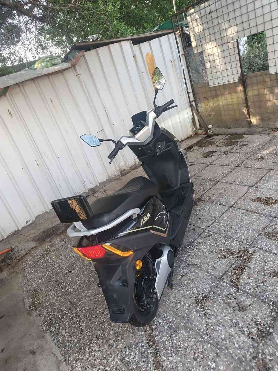 دراجه شحن للبيع  *********** موديل ٢٥ ما ماشية هواي مكان حي الجهاد سعرها مليون
