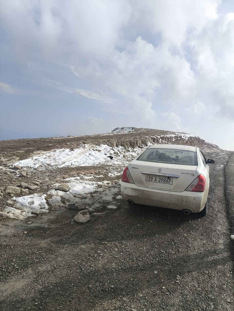 لبيع – رينو سافران 2010
محرك V6 ستة سلندر 🔥
🔹 فول فول مواصفات
🔹 رقم كربلاء إنكليزي
🔹 الموقع: الحلة المركز
🔹 السيارة باسمي
🔹 سنوية ما ساقطة
✅ محرك وكير تمام
✅ حدادية نص ونص
✅ مكفولة كفالة من الضربة
✅ كاملة ما بيها أي مشكلة كهربائيات
✅ فول لوز 👌
✅ أحلى من الصور على الطبيعة
🔸 ملاحظات للشفافية:
بيها صبغ بالباب جهة السايق (شبر تقريباً)
الجاملغ الخلفي لا مفتوح ولا مبدل، فقط يحتاج صبغ
السيارة نظيفة جداً وتستحق المعاينة
السعر ٩٥ وبيه مجال بسيط 
متواجد ع الفيس


**إذا كنت صاحب هذا الإعلان وتريد حذفه لأي سبب، رجاءا أرسل رسالة إلى الدعم الفني**