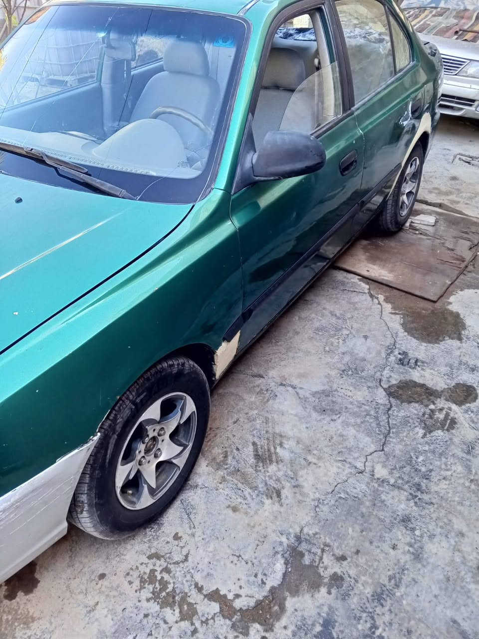 السلام عليكم فيرنا اكسنت موديل ٢٠٠٠ للبيع 45 ورقه بغداد انكليزي بسمي هزه جديده محرك جيد كيراوتوماتك تمام صدر جيد كهربائيات كلها شغاله تخم تاير جديد ويل كب تبريد عاطل معمر خياسات الكشر شوفه العين مكانها بغداد الشرطه الخامسه رقم ***********
