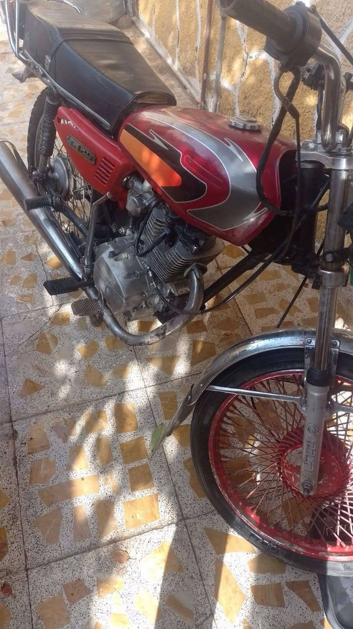 السلام عليكم دراجه سيفان 2017لبيع اومراوس كامله مكمله كهربايات كله شغاله سلف هندر عيبه بس الوياله مو مالته بس الدراجه خير من الله مكاني ديالئ رقمي ***********
