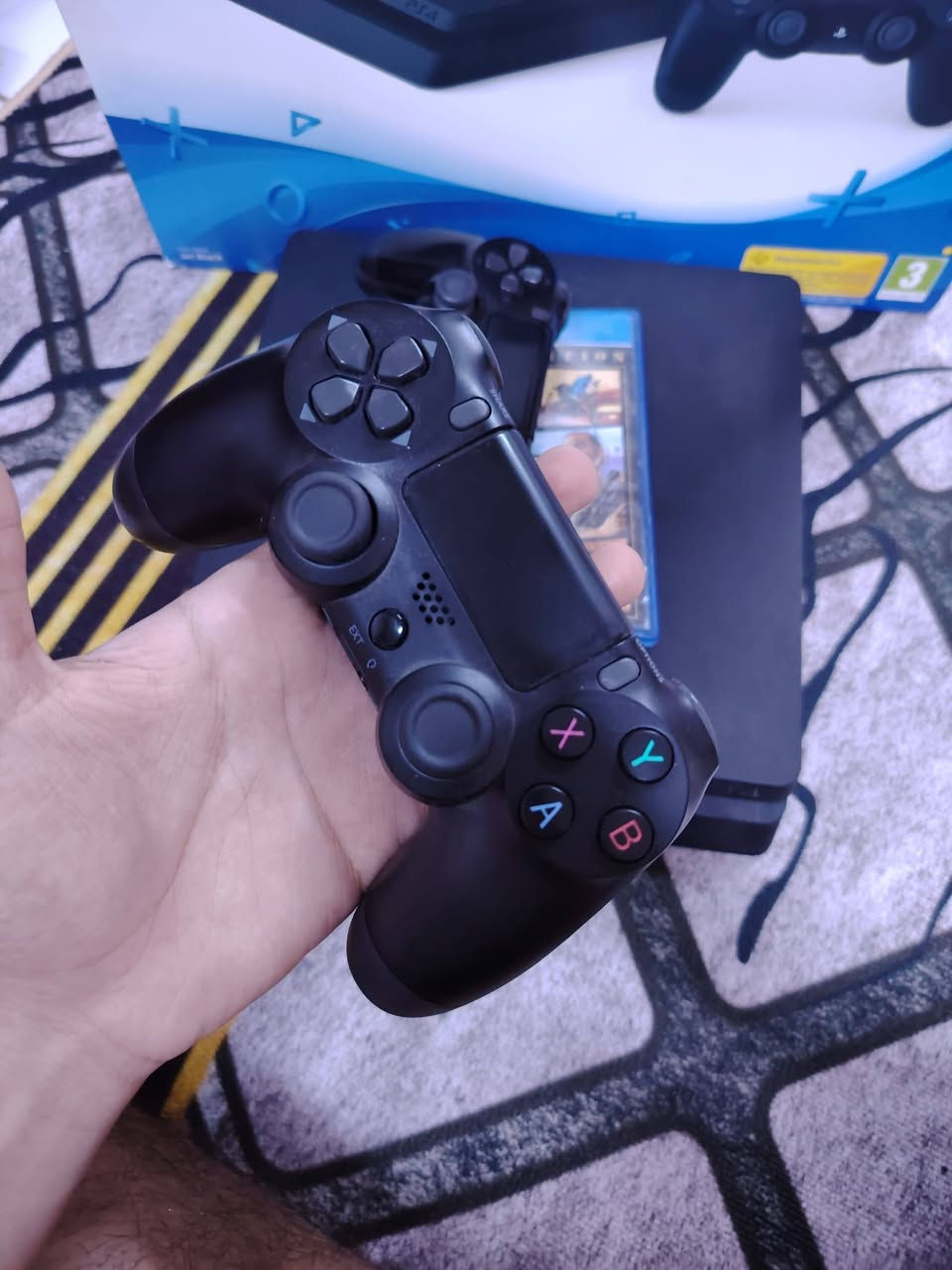 بلي 4 سلم اوربي ذاكره 500G
الجهاز نظيف 100% ما مفتوح 
الملحقات: يدات2 وحده اصليه والثانيه مال باله
مع قرص GTA 
السعر :250 وبي مجال 
مكاني بغداد الصالحيه 
للأستفسار واتساب:***********
