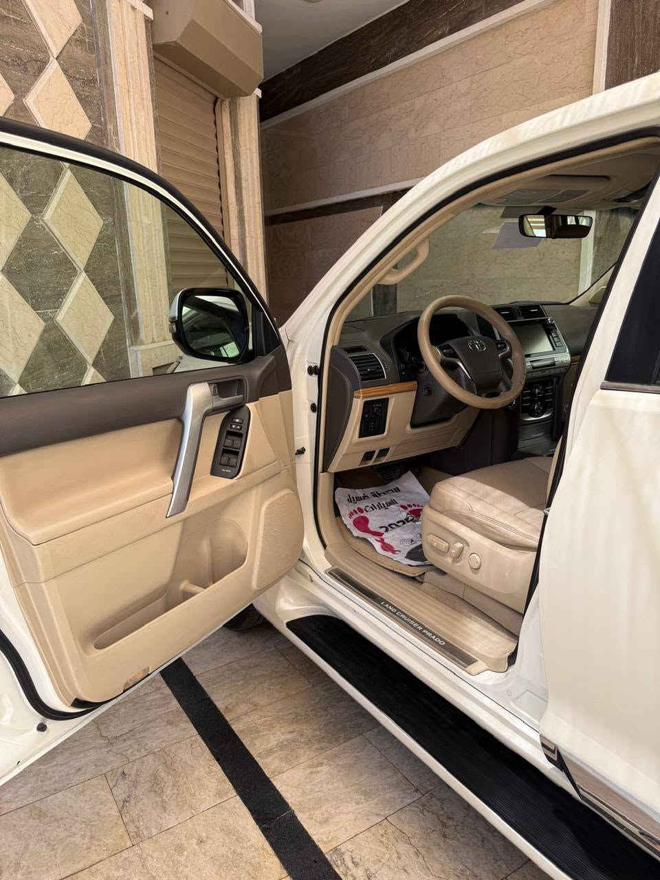 السلام عليكم
للبيع برادو2020 فئه vx باب اول 
عداد المسافة 74000
تحكم ستيرن
مري شفط
دبل تانكي
4كامرات
كشنات امامي خلفي كهرباء
كشنات تدفئة تبريد
ترحيب دخول
فور ويل
3قطع تبريد
مري قلاب
اناره خارجية لد
مكفولة كفالة عامه عدى بارد 4اصابع چاملغ الأيمن الخلفي
للأستفسار ***********واتساب
‭
