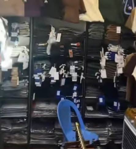 سلام عليكم رفوف جدد كلش ستعمال قليل كامل يصير سواق كوزمتك محل ملابس هواي ستعمال تفصال شرط عدد 3 وتجي وتشوف شرط ثكيل سعر الواحد 100 واذا تلاثتهن سهلة عنواني بغداد مدينة الصدر رقم الهاتف ***********
