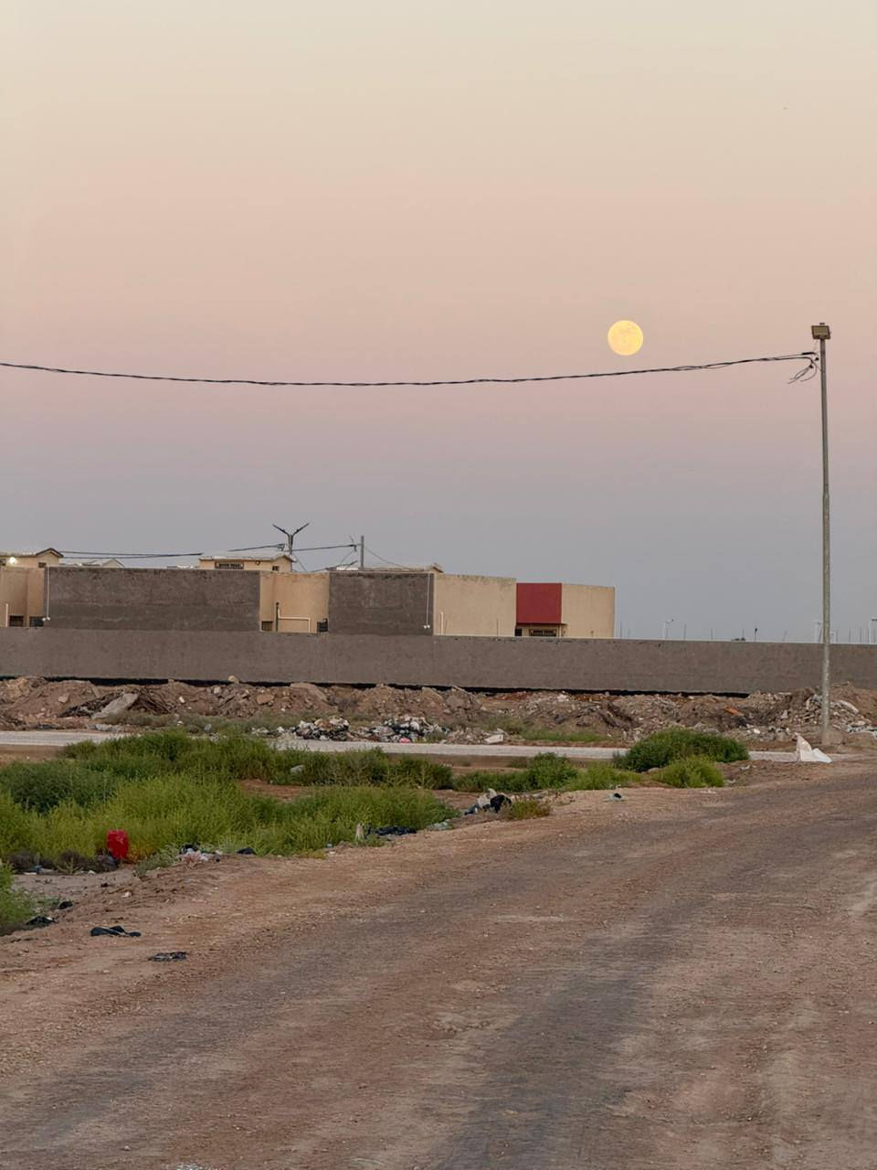ارض مساحه ٥ دونم طابو زراعي سند ٢٥ حله ورديه خارج مجاور مجمع ابو سجاد خلف التجاري موقع مميز كافه الخدمات  تبعد عن التبليط الرئسي ١٠٠ متر تبليط واصل الأرض مستوصف ومدارس ومجمع سكني متكامل سعر الدونم ١٠٥مع المجال استفسار *********** اتصال مع وتساب
