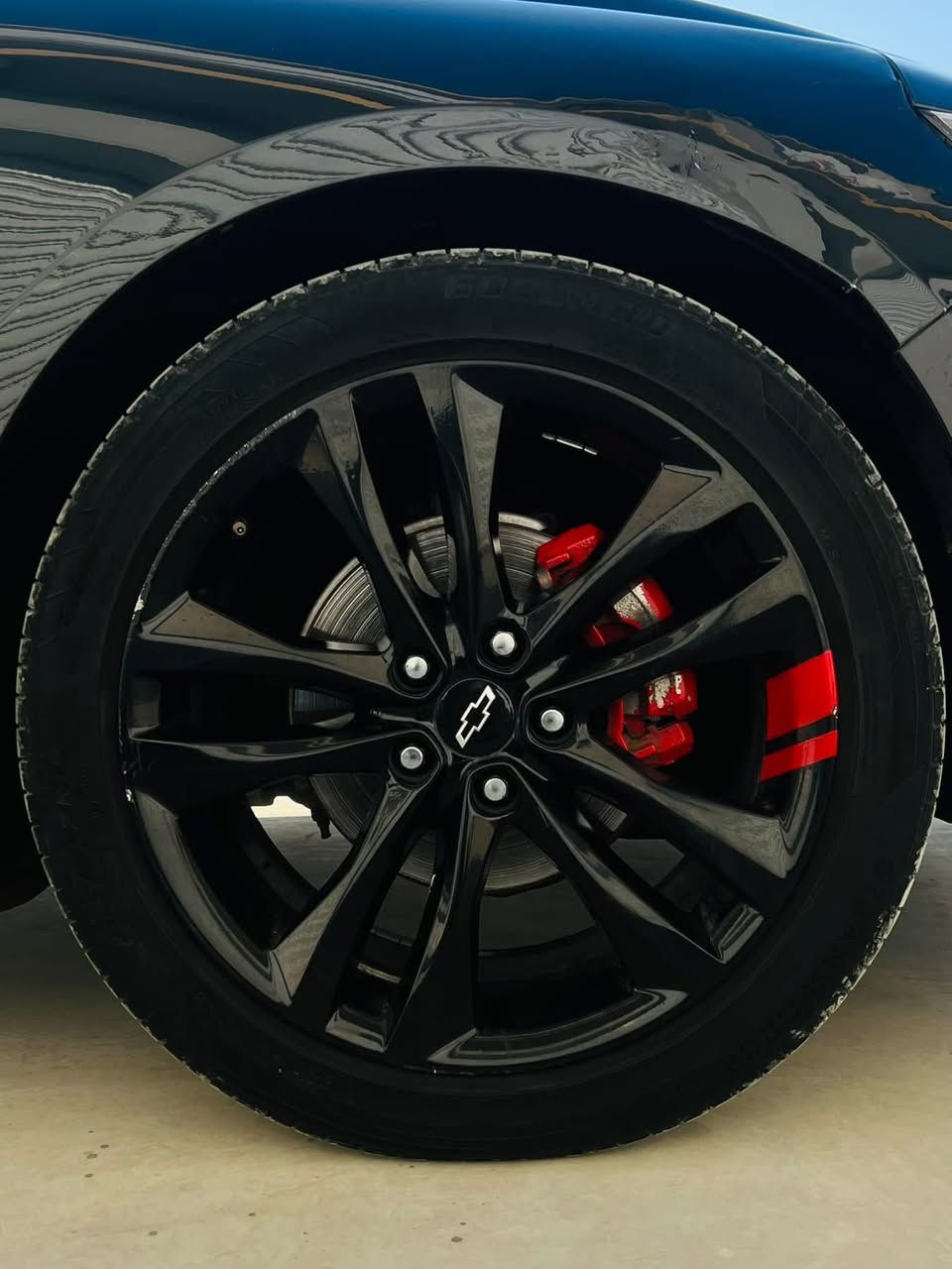 ماليبو 2020 ريد لاين 
بصمة تشغيل وابوب وصندوق 
تشغيل واطفاء عن بعد 
بنوراما طكتين 
كشن السايق كهرباء 
شاشة جبيرة وكامرة خلفية دوارة 
تدفئة بل الكشنات 
كشنات مخمل لون اسود 
تحكم سترين كامل مع اوامر صوتية 
اوتو لايت يشتغل عند الحاجة 
اوتو ماسحات تشتغل عند الحاجة 
اوتو استوب وبيها دكة تلغي او تبقي 
قطعتين تبريد 
تبريد منفصل وڤان التبريد ذكي ينصى اثناء الاتصال 
لايت زنون عالي ناصي 
ويلكب لون اسود بلادي حجم ١٩ مع تخم تاير جديد 
اخوان السيارة ريد لاين تجي كتابات ويل كب اسود ومطعم باحمر بلادي وليس عمل 
محرك 1500 توربو 
كير محرك ممفتوح بشرط دهن الكير مبدل جديد
حادثها جامرلغ وباب السايق بدون داخل طاك ايرباك استيرن وراجع سستم 
علمآ بيها بارد بخشم الجامرلغ الامامي عكس السايق مقدار شبر 
صور الحادث موجودة عندي الي يحب يشوفهن يتفضل ع الخاص 
رقم اربيل شرط التحويل 
السيارة حلوة وجاهزة ومميزة عن باقي الماليبوات 
سعرها 110 وبيها مجال  
مكانها ديالى بعقوبة - حي التحرير
*********** وتساب / هاتف
