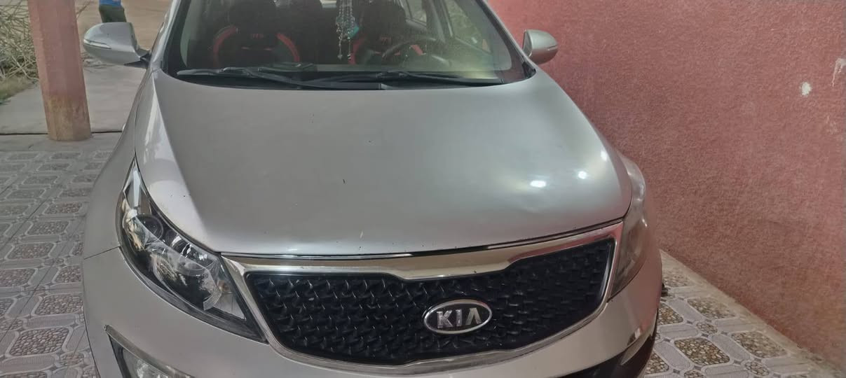 كيا سبورتاج خليجي سلفر 2015
سونار موجود بل صور 
سيارة كاملة مكملة حادثهة بسيط طخطخات 
بنيد صبغ ونص جنطة يعني قطعة ونص ابيعلك قطعتين  العنوان ديالى ناحية السلام 
محرك دوش 2000
السعر130بيها مجال بسيط
رقم ***********
