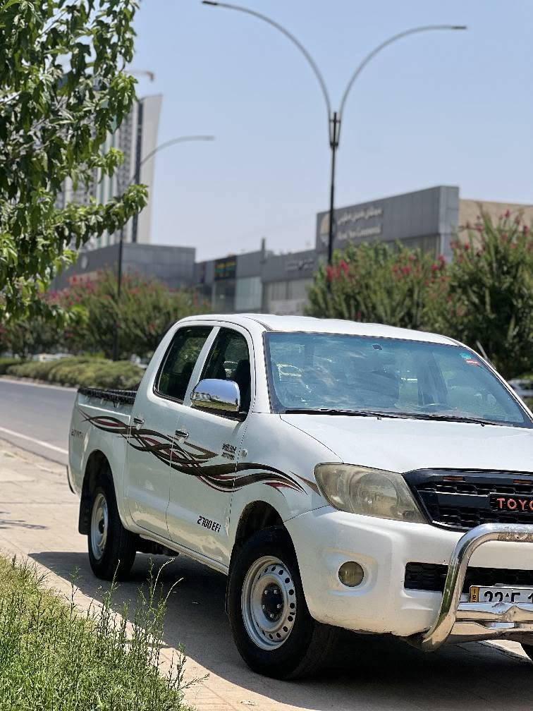 تۆیۆتا هایلۆکس مودیل 2007 سعودی بتل شانسی نۆزدە ناوسۆر دووپارچەی سبوغە بێ ژورێ  گێرو مەکینەی بەشەرتە سەنەوی و ژینگەو رەقەمی هەر هەمووی نوێیە  هەتا 2032و بەناوی خۆمامە سیستەمی غازی ئیتالیم بۆ بەستەوە و غازو بەنزینە هەرچوار تایەی نوێیە سەیارەکە هی مالە و دەبل فیتپەمە رەقەمەکەشی لەگەلە سعریشی 143 وەرەقەو مجال 
*********** أربيل, العراق
