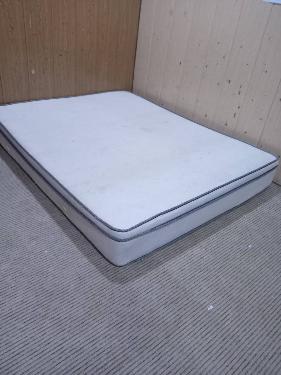 ئه م دوشكه سيسه مه بو فروشتن، دوشك سيسم لبيع 
باني 1مه تر 60 سانتيم/ عرض 1م 60 سانتيم 
دريزي 2 مه تر / طول 2 م 
نرخ 55000 معه ماله / سعر 55000 مجال 
شوين كه ركوك به نجا على
***********
***********
