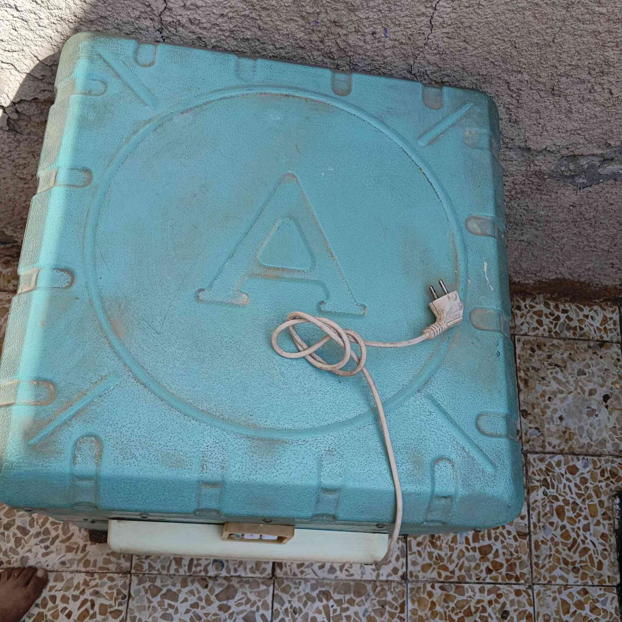 مبردة نوع ياسان اصليه حجم وسط شغاله سرعتين 

عنوان مدينه الصدر *********** سعر 90 بيها مجال قليل
