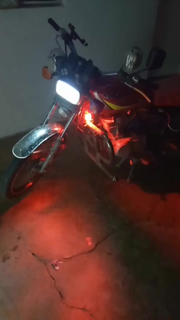 السلام عليكم موطور 2018 نظيف كدام العين للبيع السعر 350 
***********
