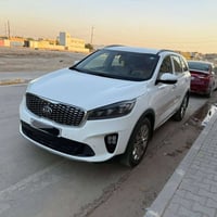 سورنتو ٦ سلندر • ٧ راكب • شخط بالباب الخلفي