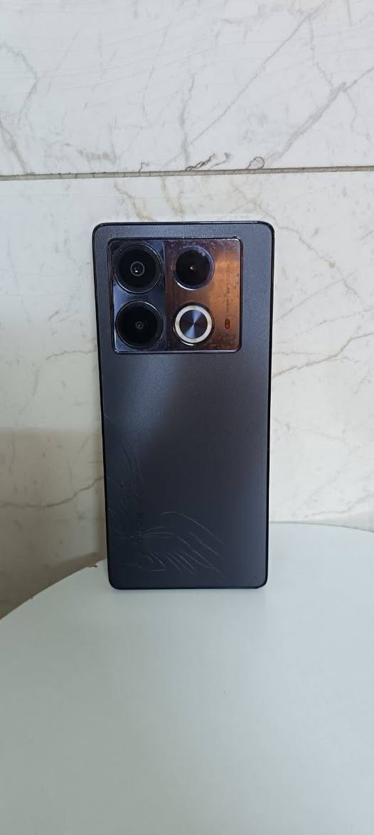 أنفنكس نوت 40 ذاكره 256 عشوائيه 16 بصمه بالشاشه بطاريه 5000 الجهاز مكفول من اي عطل فقط فطر بالضهر للبيع رايده ب150 مكاني بغداد مدينة الصدر شراي يتصل ***********
