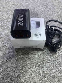 شاحن متعدد المنافذ 200 واط . السعر 35 الف  للتواصل وتس اب  07803111633