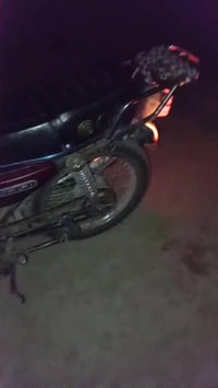 دراجه للبيع السعر ٣٠٠وبيه مجال الشىاي يراسني علا هاذ رقم وتساب 0780323...