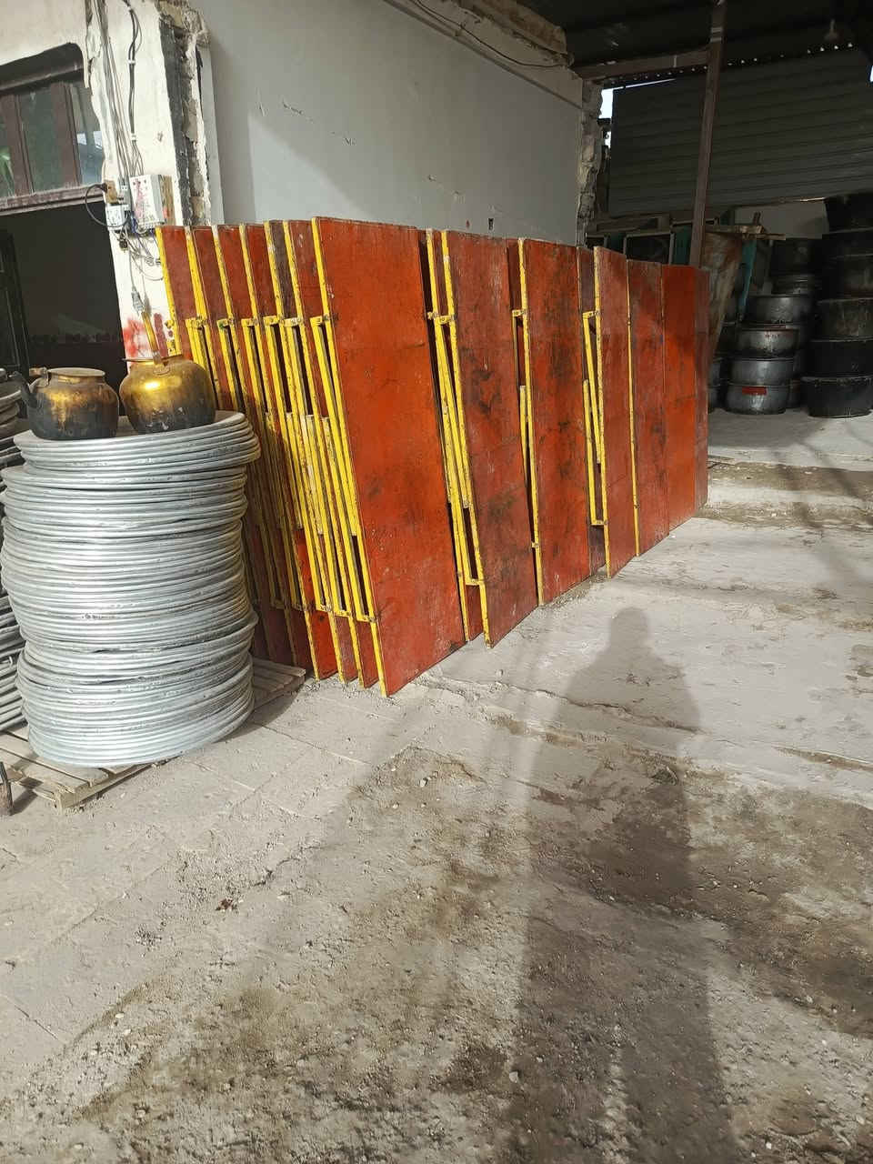 محل كامل للبيع العنوان النجف للاستفسار الاتصال على الرقم التالي ***********
