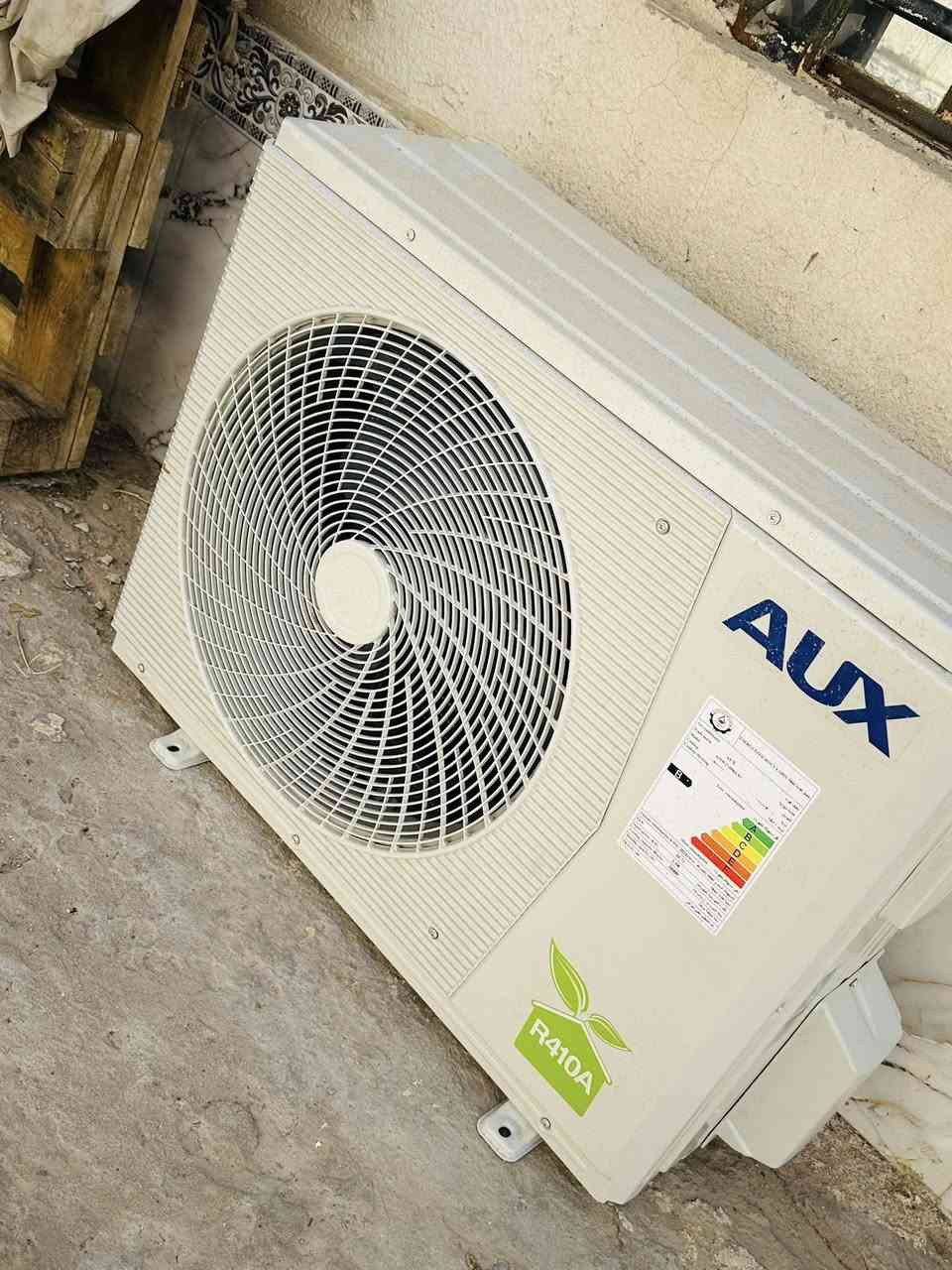 سبلت  AUX طن ونص بكارتونهً سعر 600وبي مجال بسيط بعده بغازه واتساب ***********
