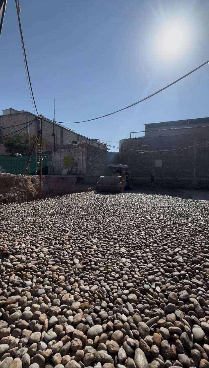 🏗️ أعمال مساحية – المرحلة الترابية
بناية تجارية | 6 طوابق | مساحة 750 م²

تم تنفيذ الأعمال المساحية للمشروع، والتي شملت:

✔️ تصفير أرض الموقع على المنسوب المعتمد
✔️ ضبط منسوب الحفر باستخدام جهاز الـ Level
✔️ تصفير طبقات الإحلال (جلمود + سبيس) بدقة طبقة بعد طبقة
✔️ إعطاء أوزان الـ بلاندك حسب المخططات المعتمدة

📐 جميع المناسيب نُفذت بدقة لضمان:
 • استواء الأرض
 • صحة الطبقات
 • جاهزية الموقع للأعمال الإنشائية

📌 الدقة بالمساحة هي أساس أي بناية تجارية ناجحة

للاتصال والاستفسار متوفر واتساب :- *********** 
مستعدين لتنفيذ كافة الأعمال المساحية بأحدث الأجهزة..
