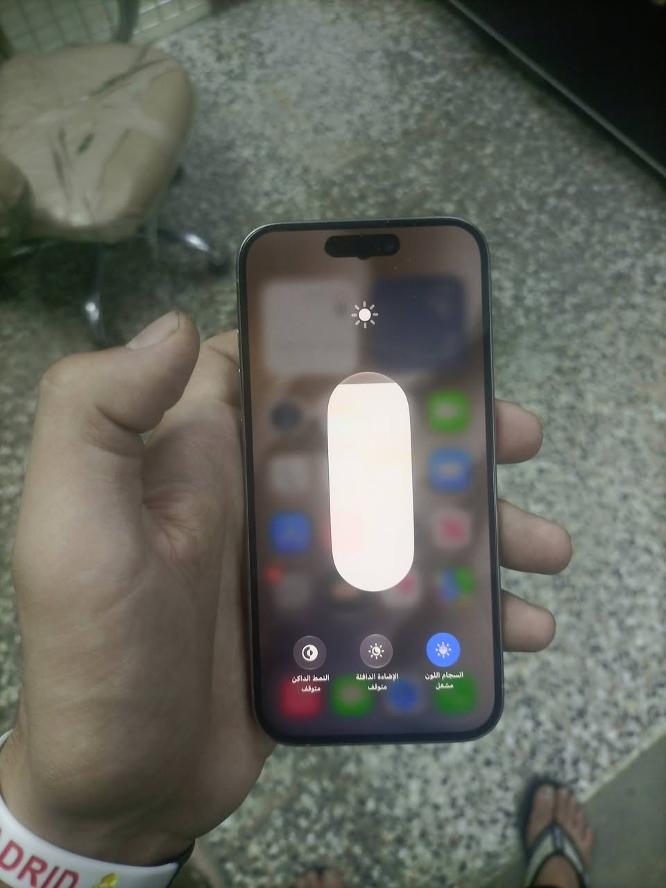 سلام عليكم 15 برو مبدل شاشا ذاكرت 128 الشاشا اصليه فيس ايدي شغال مبدله ب300 بس بيها نقطع وره الكامره يعني حته مامبينه البطاريه 86 السعر 700 وبي مجال المايعرف لايعلق التواصل ***********
