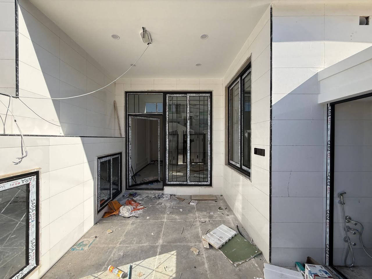 #دارللبيع حي 94 زانكو قرب شارع ١٠٠م 

#المساحة  ١٠٠ + ١٠٠  متر 

#يتكون من ٣ غرف و 2هول و مطبخ و 4صحيات 

#طابو  يسجل مباشر باسم كل عراقي 

#السعر  ٨٢٠ ورقه و مجال  

#للاستفسار https://t.me/aqaratalshmal
***********
***********
