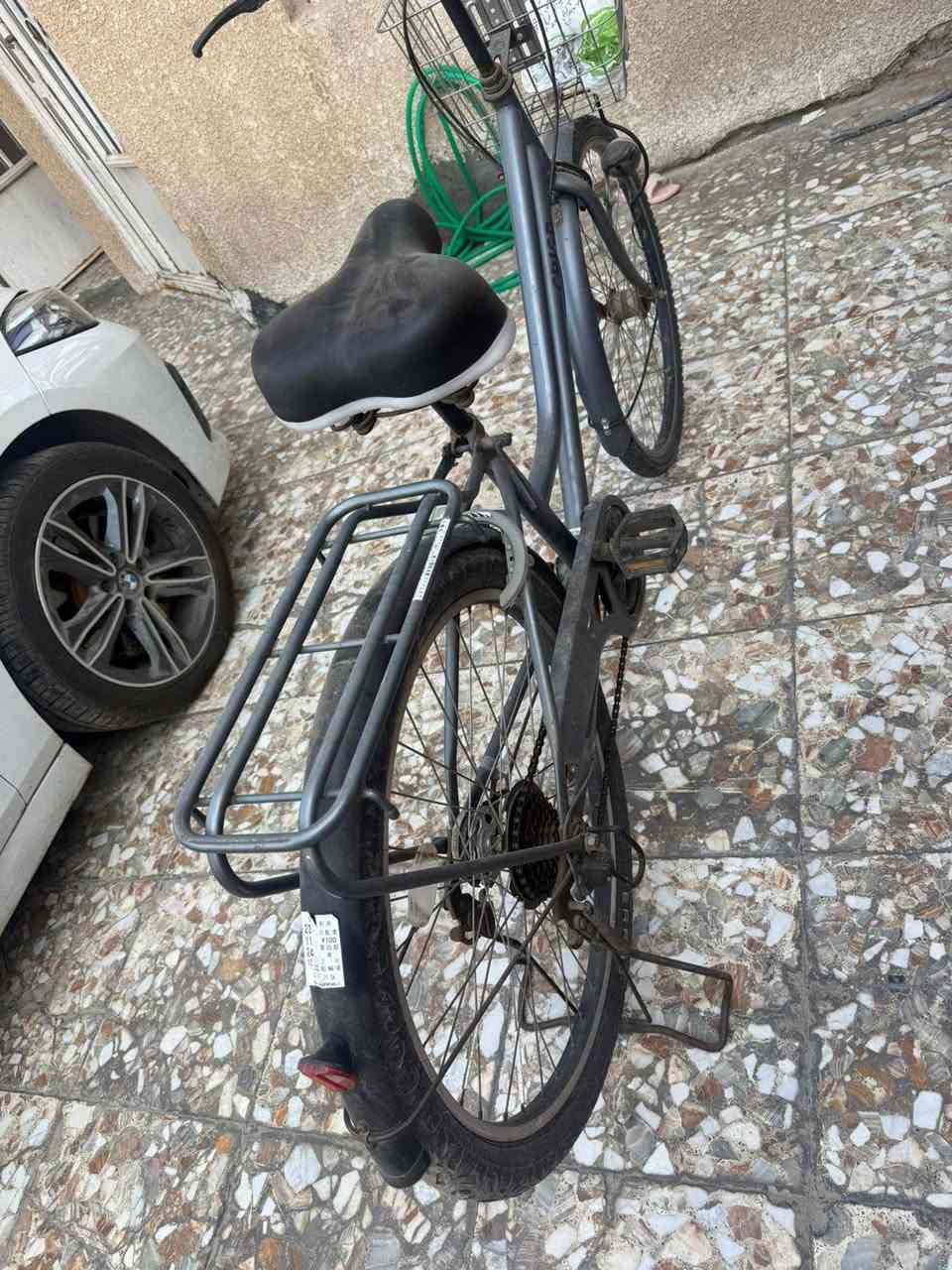 بايسكل بطه تاير عريض اخو الجديد استخدام قليل البايسكل الي يريد يتواصل هذا الرقم *********** العنوان اليرموك اربع شوارع
