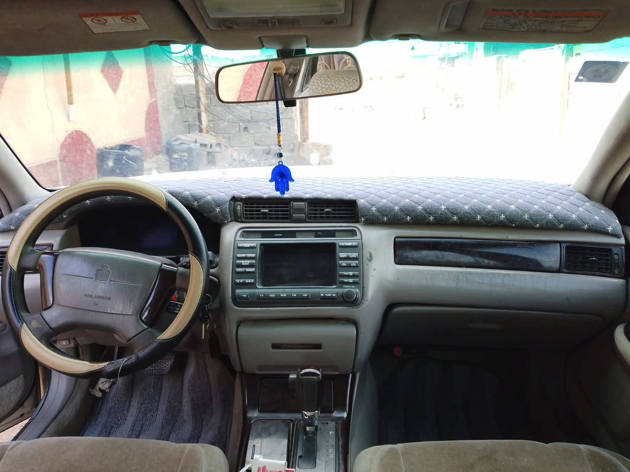 السلام عليكم سياره ملكه للبيع السعر 115 بيها مجال موديل 2000مكفوله من الكص والنقل جثه مكينه وكير وحداديه فول عنواني البصره سفوان ***********
