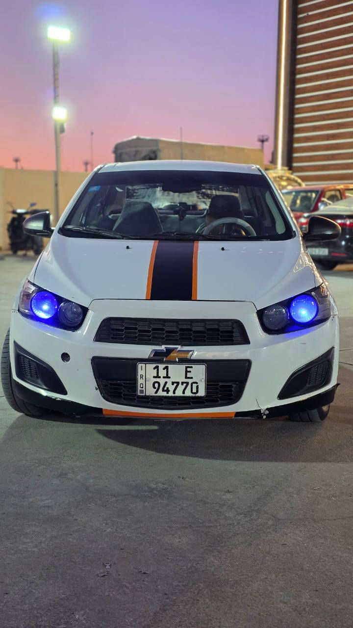 السلام  عليكم  شباب    بيع مستعجل  شوفر ليت سونك  2012 خليجي  السياره  مكفوله  من الضربه  بيها بارد شويه   كير محرك  حداديه  بشرط  كلها  جديد  تبريد ثلج   محرك 1600   بالجيس    السعر 65 وبيها   السياره ما ناقصها  لو برغي  كلها  جديد  السياره  مال بيت وبيها  مجال   للشراي   للاتصال  ***********
