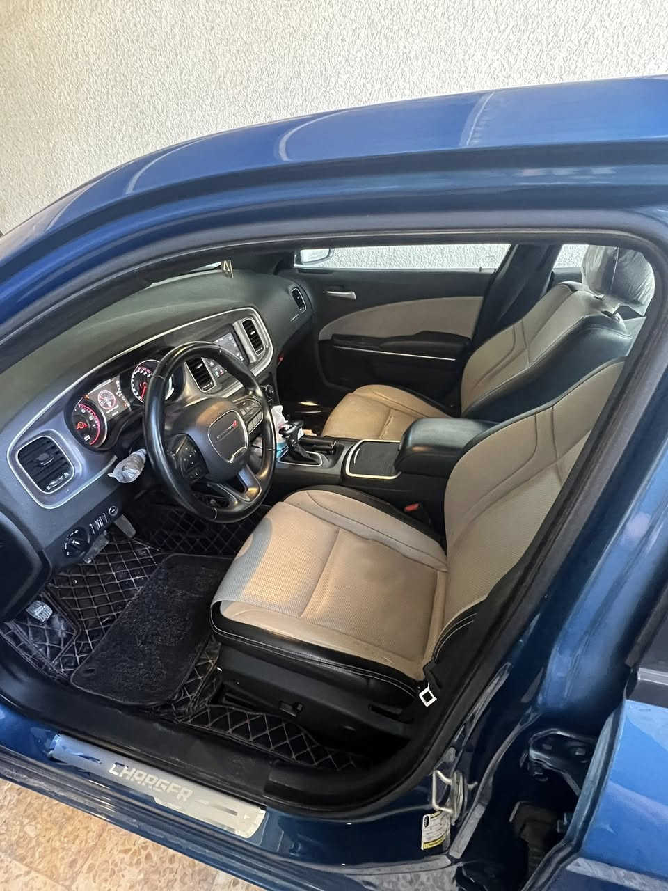 السلام عليكم
جارجر ٢٠٢١ اربيل  كفالة عامة حتى الدعاميات جديدة بمعنى الكلمة لون جويتي ماشية ٤٥ الف مايل الرقم القديم السنوية نهاية السنة تنتهي
البجم مخلف نانو سراميك الدعامية وربع البنيد وربع الجاملغات والتكم وربع البنيد وربع القمارة
مواصفات
كشنات جلد تدفائة تبريد 
شاشة وكامرة وحساسات
ويل ١٨ السيارة فقط بدون فتحة
مكان السيارة بصرة
السعر ٢٥٥ ورقة وبي مجال
***********
