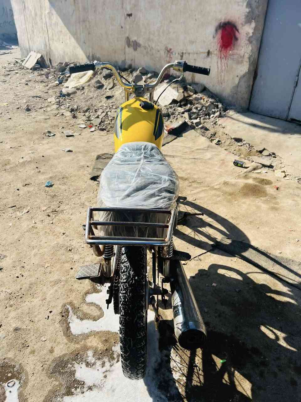 سلام عليكم دراجة للبيع دراجة نظيفة السعر 325 بيها مجال مكان بصره 5ميل ***********
