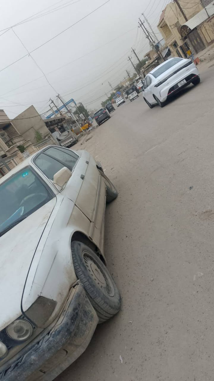 السلام عليكم عندي سياره بيأم  مديل 1993 مكينه زينه كير عادي رقم نكليزي سعر 25 رقم ***********
