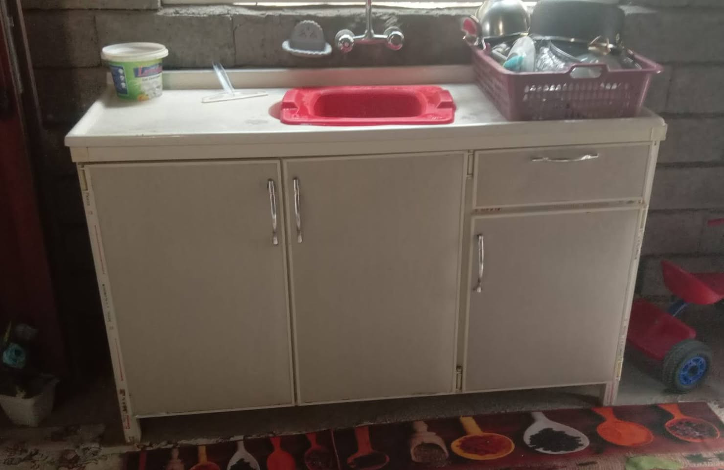 السلام عليكم گاونتر لمنيوم نضيف حيل مستخدم شي قليل معا فرشه نضيفه حيل الطول 6×4 السعر اتصل ***********
