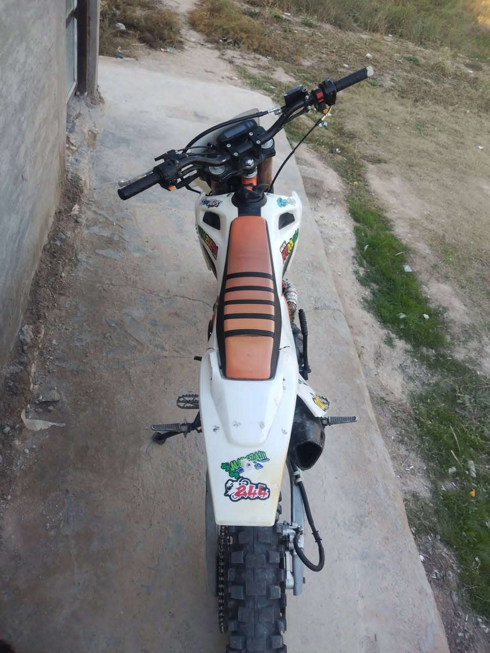 سلام عليكم شبابنه الطيبين قفاز crxحجم المكينه 250 ccالمرغوب موديل ٢٤ نضافه نصبه شلعه تخبل ترايك للبصرا  نضافت المحرك نعومه تخبل نكره سلف معدل مال جناي ربع مذب عليهة المايعرف مواصفاته لا يكسر بلحلال السعر  1300 واحد و300 وبيها مجال العنوان واسط قضاء الصويره اتصل عله الرقم ***********
