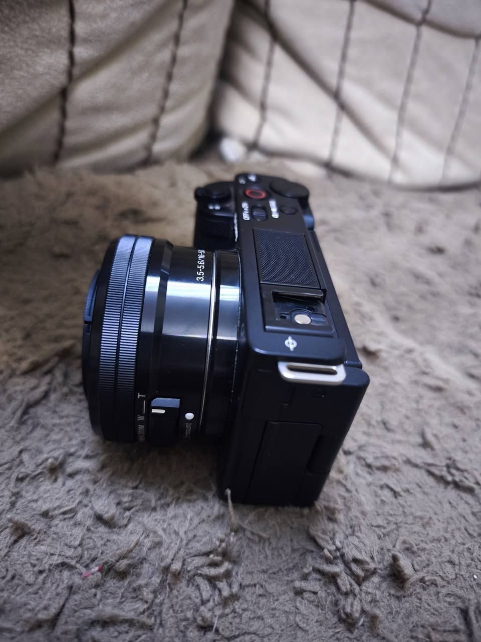 📸 للبيع كاميرا Sony ZV-E10
🔥 حالة ممتازة  – استعمال قليل جدًا
تصوير بدقة 4K حقيقي ...
كاميرا Sony ZV-E10 بحالة ممتازة وأقرب ما تكون للجديدة، استخدام قليل جدًا،  الشتر فقط 2,000

✅ البدن نظيف جدًا جدًا
✅ استعمال قليل جدًا
✅ الشتر: 2,000 فقط
✅ تعمل بكفاءة ممتازة
✅ الكارتون الأصلي
✅ بطاريتان عدد 2
✅ شاحن Sony الأصلي
✅ حقيبة كاميرا
✅ جميع الملحقات

السعر 750,000 دينار عراقي وبي مجال بسيط ، امانة الله اعتبر مشتريلك كامرا بالباكيت وتونك فاتحهة .

للتواصل عبر الواتساب
***********
