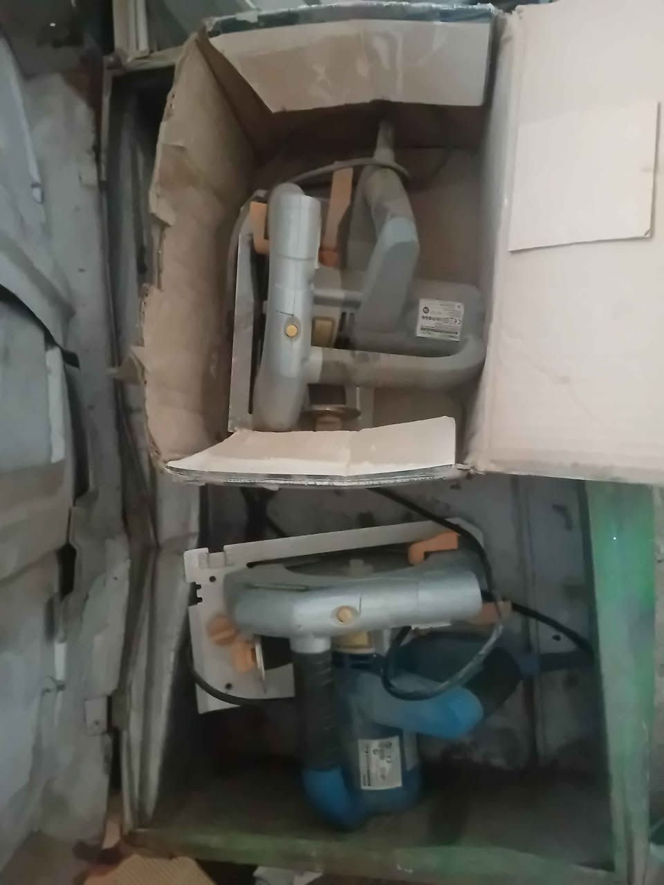 عدد أصلية للبيع لغرض السفر 
***********
مكان بغداد الشعب 
موجود واتساب . بغداد, العراق
