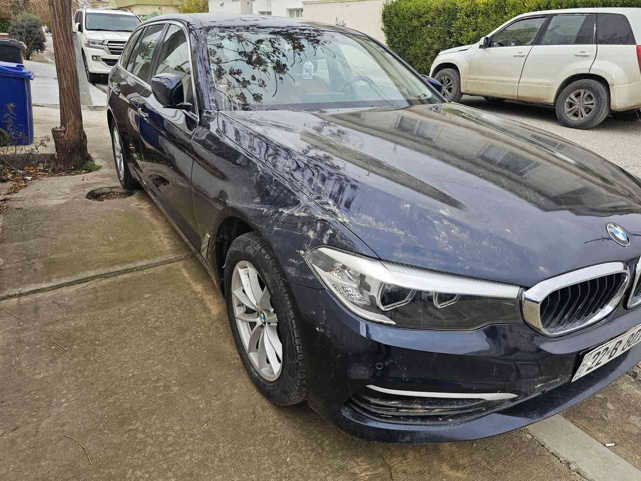 السلام عليكم للبيع BMW 520i
موديل 2018 السيارة بيها اربع قطع صبغ فقط جمالية بدون حادث السيارة جدا نضيفة خارج وداخل وصفر مسج حداده جديدة تخم تاير باتري جديد محرك كير جديد السيارة بدون نقص 
السعر 13500$ يعني دفتر و35 ورقه وبيها مجال جدا قليل 
رقم اربيل الوكاله بأسمي السنويه نافذة 2028

السيارة موجوده بالبصرة منطقة الفيحاء 

***********
