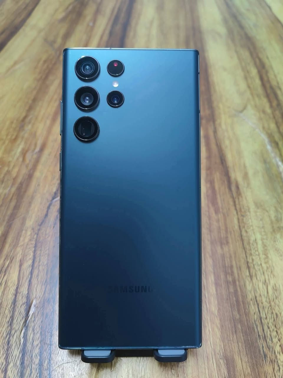 اس 22 الترا أمريكي ذاكرة 512
لون اخضر نظافة عالية 
يشغل شريحة عادية وشريحة الكترونية 
سعر 560 نهايته بدون مراوس 
***********
