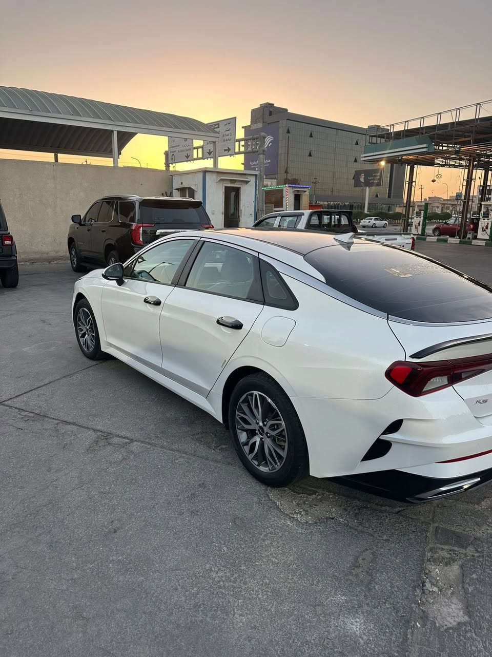 كي فايف 2022 خليجي مواصفات اعتياديه رقم اربيل بأسم شركة مضمونه جدا جدا تريد تحويل او وكاله بليعجبك سنويه لغاية 2028 سياره كفاله من الضربه والصبغ والتبديل فقط بارد بسيييييط موضح بصوره بخشم البنيد وجاملغ الايسر طخة بسيطه جدا جدا وباقي كله كفااااااله
مكينة وگير وحداده وتبريد وكهربائيات كلهن بشرط وكفاله 
حجم المكينة 2000 سي سي المرغوب لا دوانز ولا غيره 
مود درايف اربع قيادات ايكو وسبورت وسمارت وعتيادي 
شاشة كار بلي مع اندوريد مع اوامر صوتيه 
لايت امامي زنون اربع عدسات بلادي 
كامرا خلفيه بلادي 
كتلوكات سياره مع العدة والمفتاح الاحتياطي مع دوس السياره البلادي كلهن موجودات 
ويل كب حجم 17 عدد 5 
سعرها 183 مجال بسيط جدا جدا 
كل تفاصيل مذكوره والشراي يتصل رجاءا 
هاتف ***********
بصرة_المطيحه
