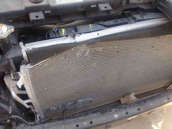 السلام عليكم 
 كيا سورينتو 2013، وارد كندي، بدون أيرباك، بحالة جيدة. السيارة لديها حادث بسيط موضح بالصورة، يشمل صبغ دعامية وبنيد وجاملغ.

*المواصفات:*

- محرك 6 سلندر 3,500
- 7 راكب
- 3 قطع تبريد
- تحكم مقود
- مانع انزلاق
- شاشة وكاميرا
- تدفئة مقاعد
- فور ويل
- رقم بغداد
- حدادة صدر وتايرات ومنظومة تبريد جديدة
- الكير والمحرك مكفولات

*الحالة:*

- السيارة بيها تكشير بسيط وهذه بكل السورنتو تحتاج إلى عناية بالكشر فقط، الدواخل كله جديد.

*السعر:* 153$ قفل

*للتواصل:* ***********
السياره موجوده ببغداد الدوره
