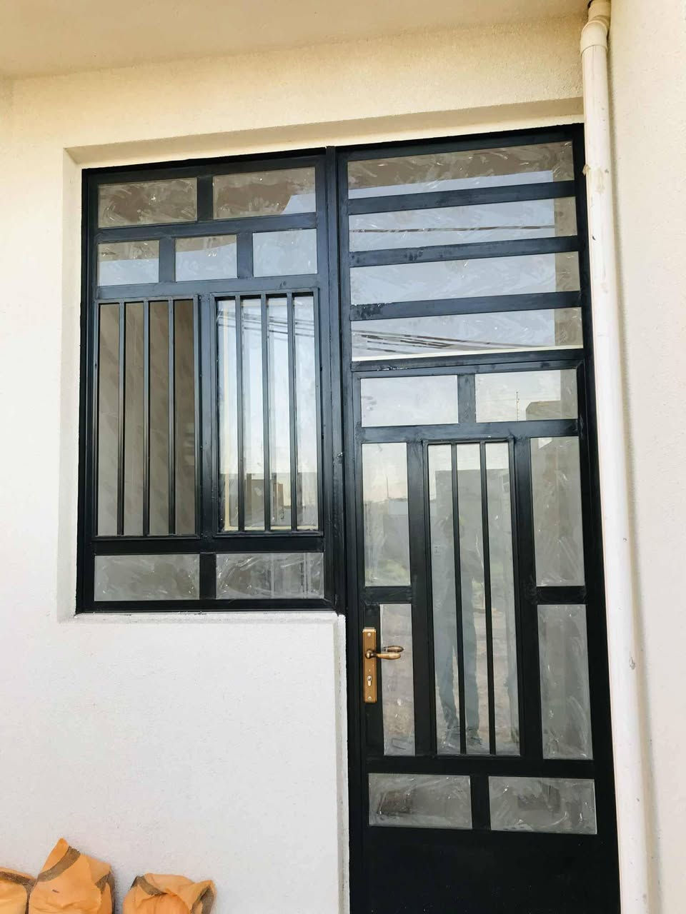 بيت للبيع 100.م الموقع حي الاسرء حسينية بنت الحسن
***********
