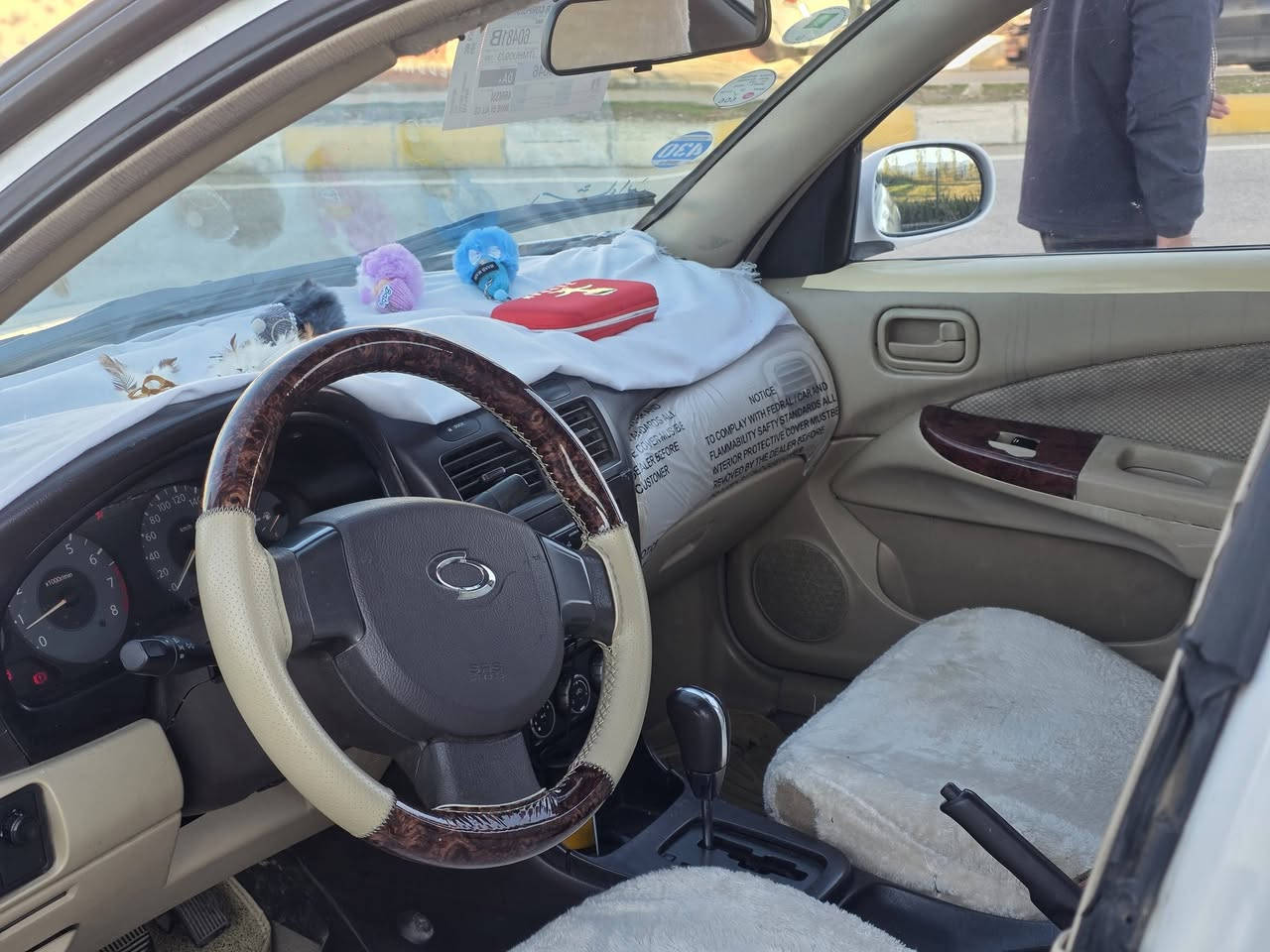 سەنی کۆری بڕاوەی دوبەی
ئۆتۆماتیک ناوزەرد
کامل مەسروف
گێڕو مەکینە بەشەرت
ساردو گەرم بەشەرت
قرچێکی هەیە زۆر کەم
سەقفو شانی بەشەرت
کامل ئەشیای سامسۆنگ
تاقم ویلی سپۆرت
ماڵی مەدەنی بەشەرت
خوار هەموو بازار

سیعر//39 گەڵا کۆتای بێ مەعامەلە

شوێن// هەڵەبجەی شەهید

***********

***********
