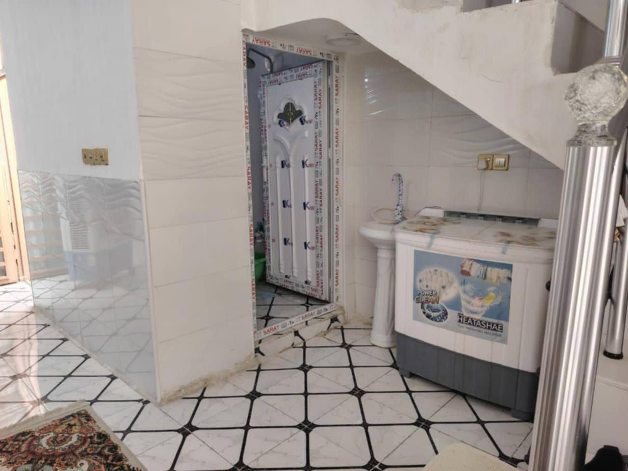 بسم الله الرحمن الرحمن الرحيم بيت للبيع المساحه 50 متر مربع بناء درجه اولى طابو زراعي سند 25 مرقم من قبل البلديه مشمول بلتطويب مقابل ملحق قريه الغدير  السعر 19مع المجال يحتوي على غرفه +صاله+مطبخ+ بناء طابوك جمهوري اساس وسقف صب كونكريت بناء درجه اولى متوفر جميع الخدمات ماء كهرباء تبليط للاستفسار ***********
