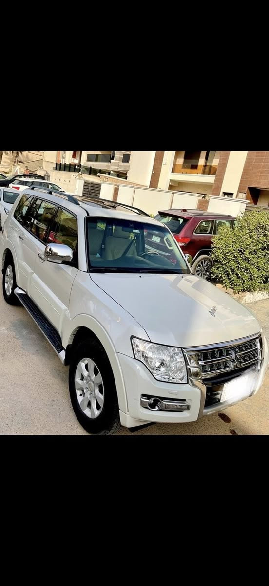 �
✅ فول مواصفات 1/1
✅ ممشى 86 ألف كم فقط (على إيد وحدة)
✅ محرك 3500cc مكفول
✅ كير مكفول
✅ برغي مفتوح
✅ دهن شركة وكالة
✅ فتحة سقف
✅ جلد كهرباء
✅ تبريد 3 قطع
✅ دفلوك (Diff Lock)
✅ 7 راكب

📄 رقم بغداد
📍 بغداد – زيونة

🚗 نظافة عالية جداً وجاهزة للفحص شرط الفحص.

📞 ***********
واتساب / اتصال

السعر 195 ورقة بيها مجال

#باجيرو #جنتور #Pajero #Mitsubishi
